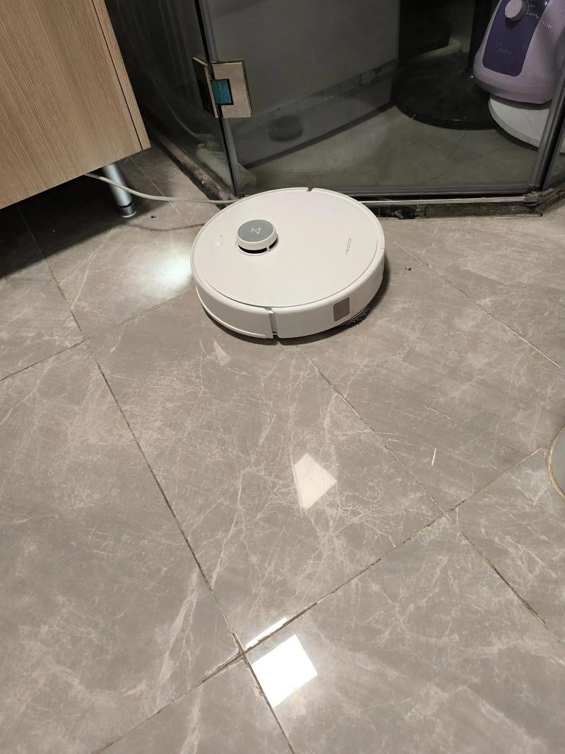 石頭機器人 這個掃地機真的很好用,床底和沙發底都能掃的很干